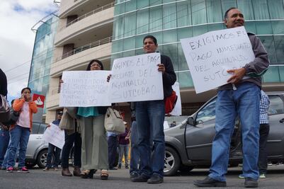 Con protestas por aguinaldo y elecciones, cercan capital oaxaqueña
