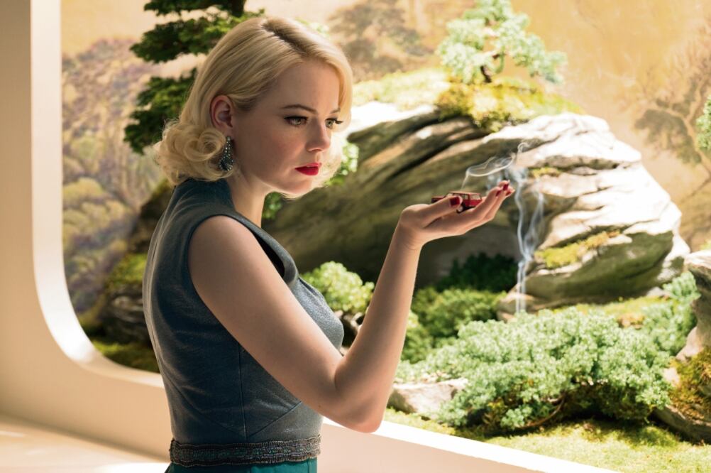 Emma Stone interpreta a una mujer que siente antipatía por la vida y se muestra sin un rumbo definido. Foto: NETFLIX
