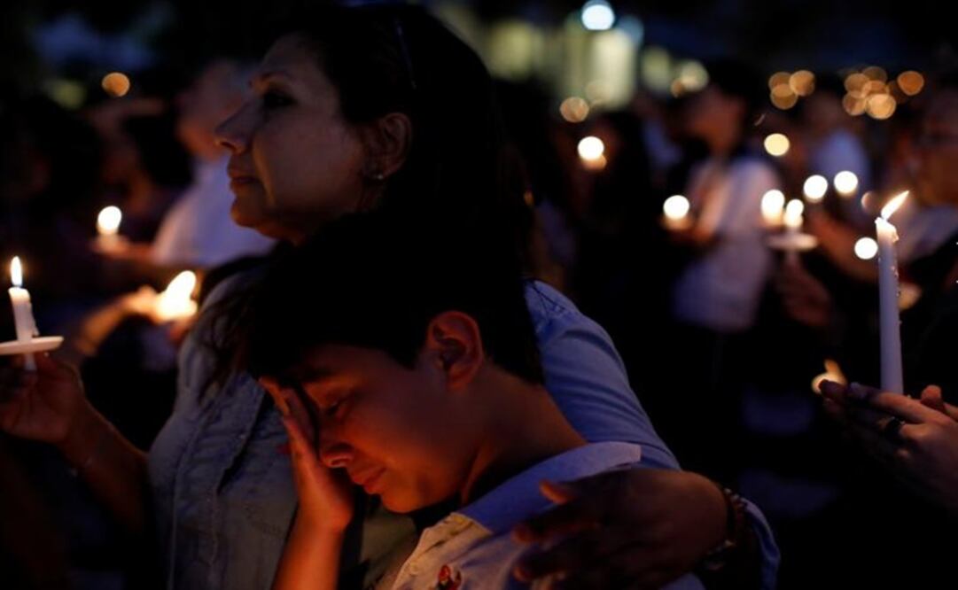 People attend a candlelight vigil for victims of the shooting at Marjory Stoneman Douglas High School in Parkland, Florida – Photo: Carlos Garcia Rawlins/REUTERS