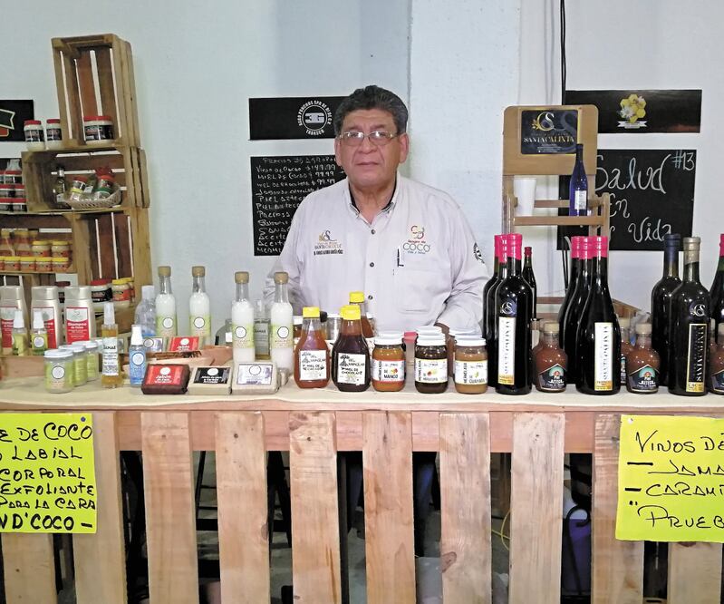 La empresa 3G Agro Ponchos produce aceite de coco, vinos artesanales, jabones y papel; toda la materia prima es recolectada de la comunidad Pedro Sánchez Magallanes, que se localiza en el municipio Cárdenas, Tabasco. Fotos: LUMA LÓPEZ. EL UNIVERSAL