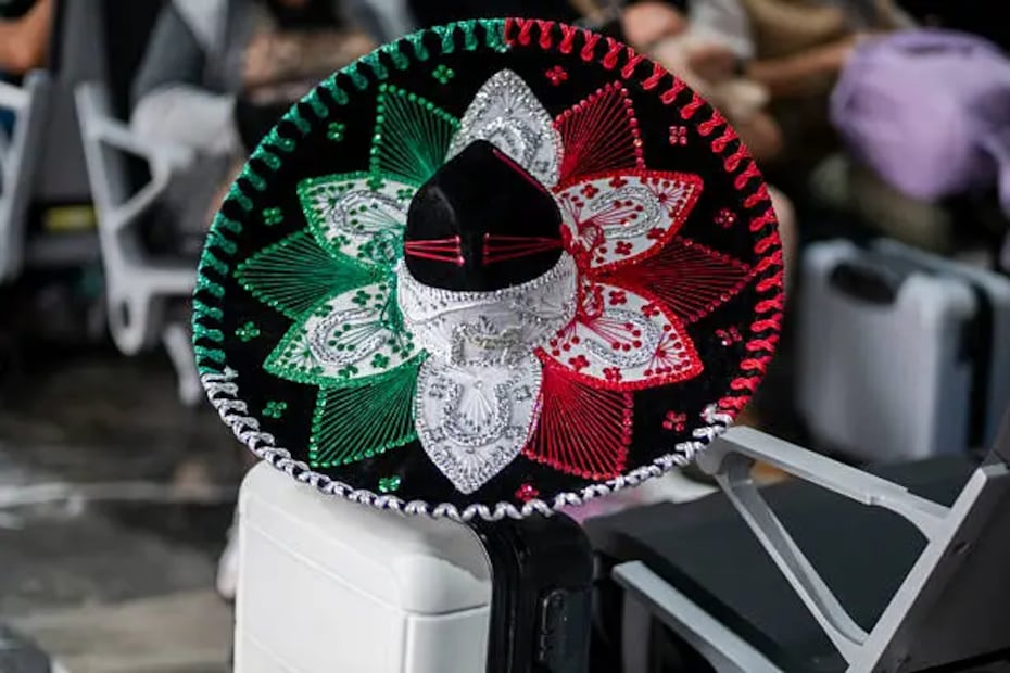 Cualquier objeto o disfraz que cubra el rostro del asistente será confiscado, como los sombreros grandes. Foto: Unsplash