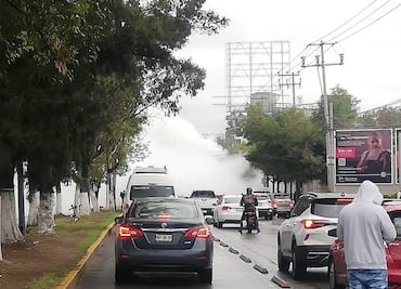 Incendio de camión repartidor de agua paraliza circulación en Tultitlán