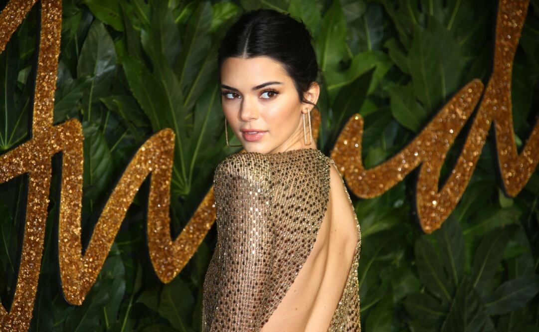 Con este vestido, Kendall Jenner se robó la mirada de todos. Foto: AP