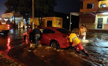 Inundaciones y tormenta eléctrica colapsan Mazatlán