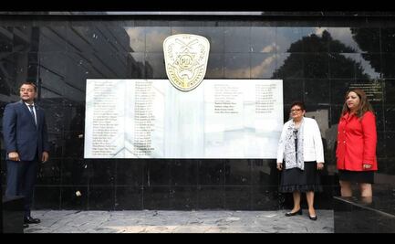Ernestina Godoy devela muro en honor a policías fallecidos en cumplimiento de su deber