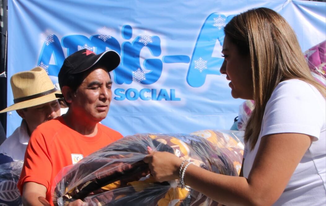 Entregan cobijas en Tlalpan. FOTO: Especial/ EL UNIVERSAL/