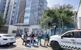 Aseguran nueve autos de lujo en San Pedro Garza García; cateo también deja arma, relojes y joyas decomisadas