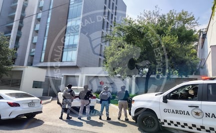 Aseguran nueve autos de lujo en San Pedro Garza García; cateo también deja arma, relojes y joyas decomisadas