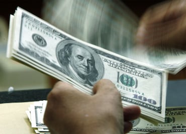 Dólar inicia semana con retroceso; se vende en 18.92 pesos