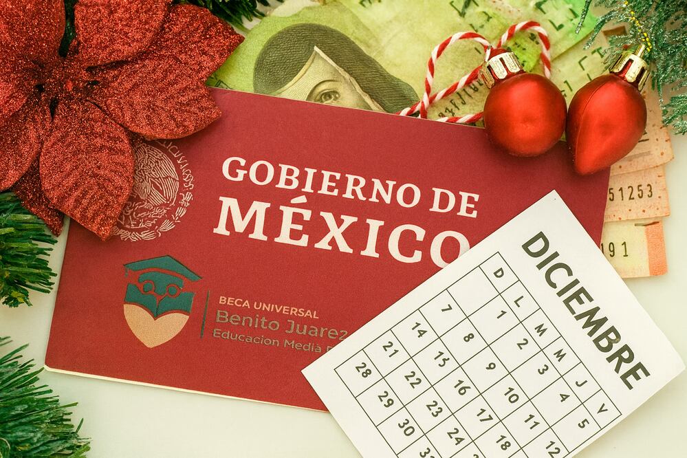 Beneficiarios de la beca Benito Juárez esperan el último pago del año. Foto: Creada con IA