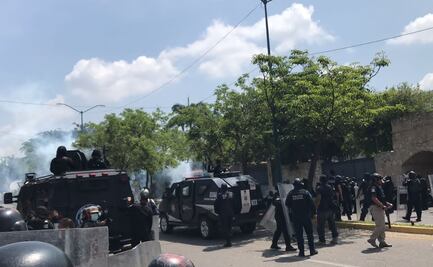 Se enfrentan policías y normalistas de Mactumactzá