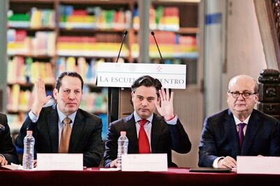 Gobernadores apoyan La Escuela al Centro