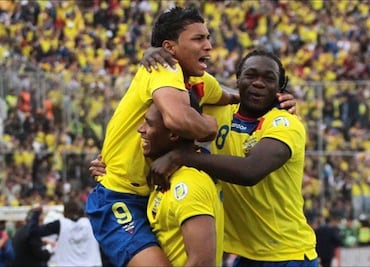 Leyenda de Ecuador es reventada por lanzar comentario xenófobo contra un naturalizado