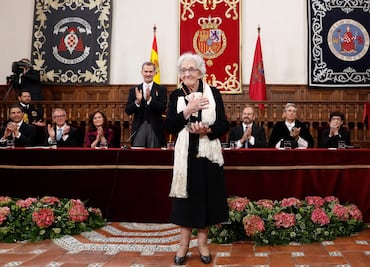 Ida Vitale recibe el Premio Cervantes de manos del rey Felipe