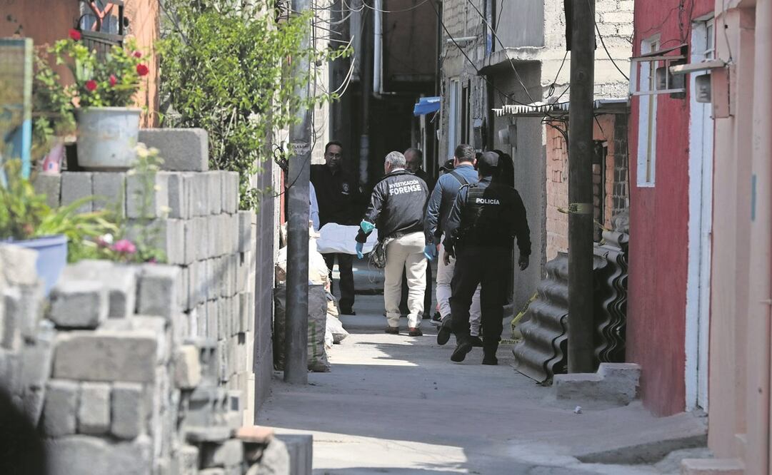 Vecinos de la colonia Los Olivos escucharon a la pareja pelear en la madrugada; por la mañana y al no saber de Rebeca, pidieron apoyo de la policía, quien encontró el cuerpo en su vivienda. Foto: Ernesto Álvarez/ EL UNIVERSAL.