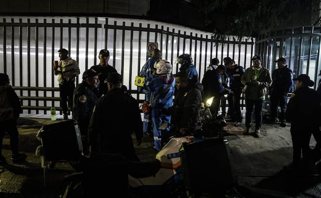 Salud CDMX pide ayuda para hallar a familiares de hombre fallecido durante festejos en el Ángel; sigue sin ser identificado