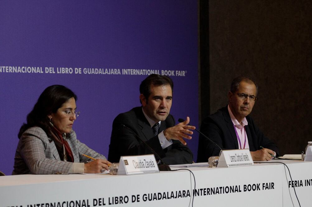 Lorenzo Córdova durante la conferencia “Los retos del INE de cara al 2018”, realizada en el marco de la FIL Guadalajara (Foto: Jorge Alberto Mendoza / EL UNIVERSAL)