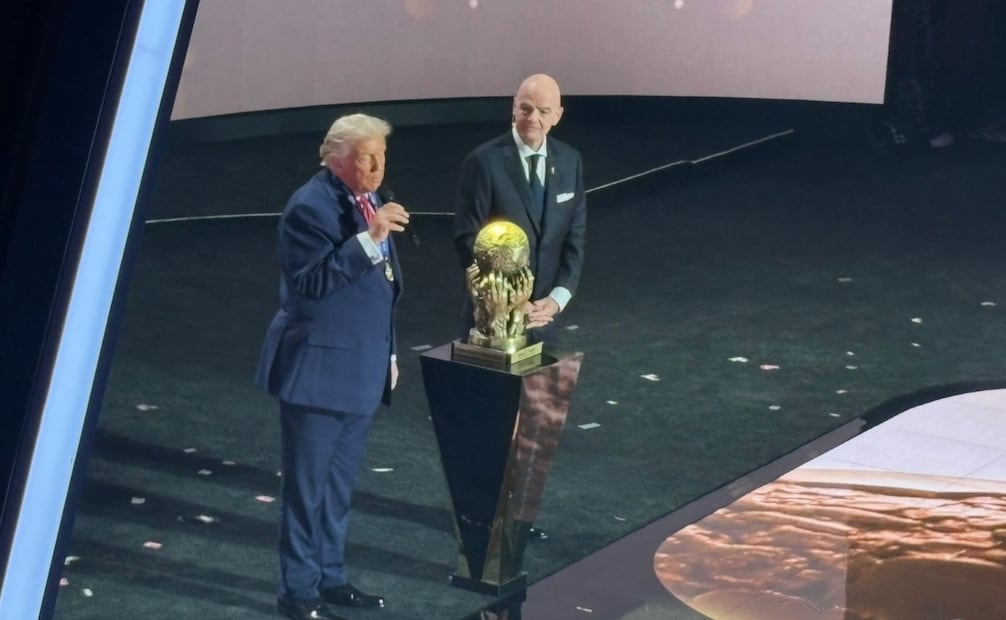 Donald Trump y Gianni Infantino durante el sorteo de la Copa Mundial de fútbol de 2026 en el Kennedy Center en Washington, el viernes 5 de diciembre de 2025. Foto: Salvador Corona - EL UNIVERSAL