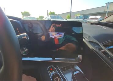 Falla de software provoca que Corvette C8 se vuelva un Cadillac