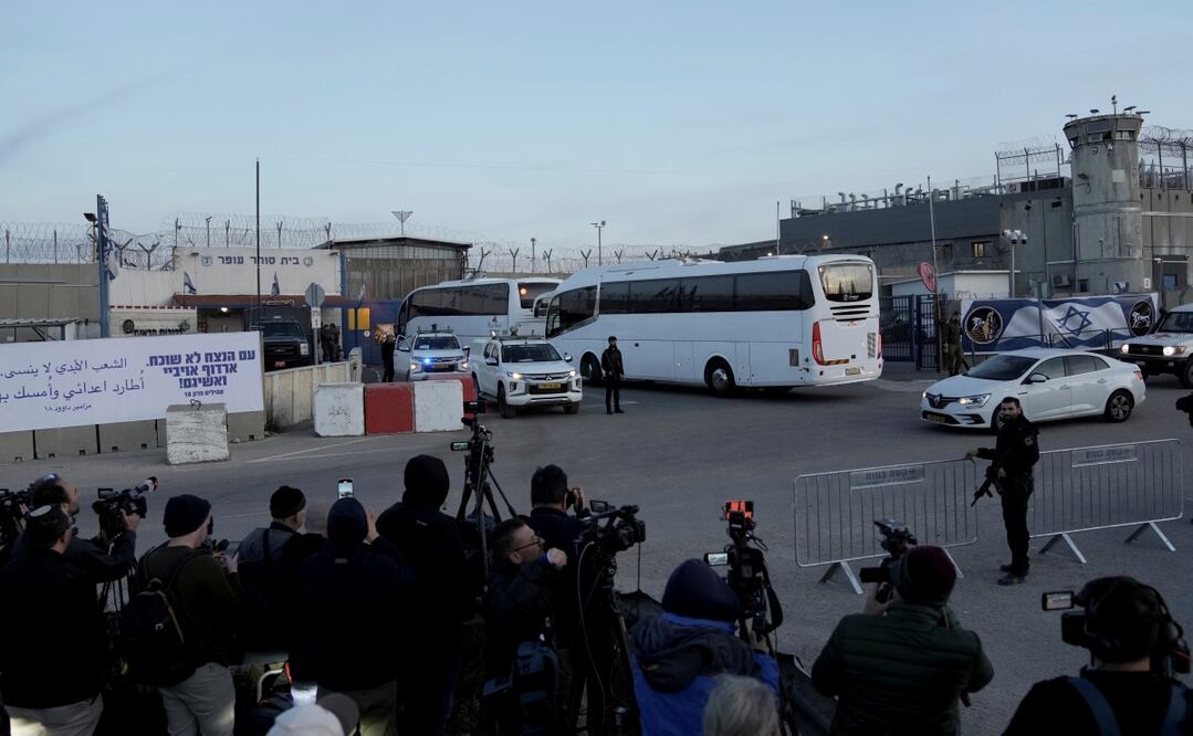 Los prisioneros palestinos fueron enviados a la cárcel de Ofer, donde se les harán reconocimientos médicos y pruebas de identidad. Foto: AP