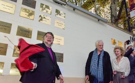 Guillermo del Toro devela placa en la Casa de los hermanos Lumiere
