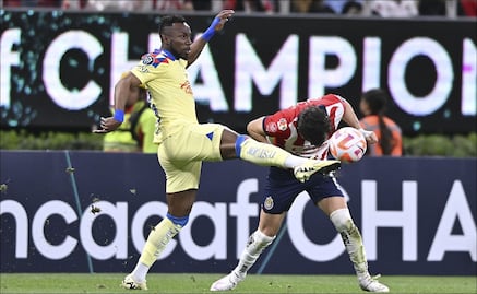 América se queja con Concacaf por actos racistas hacia Julián Quiñones en el partido contra Chivas