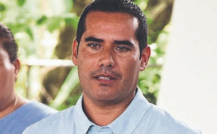 Festeja alcalde a papás con celebración tipo table