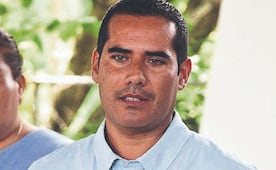 Festeja alcalde a papás con celebración tipo table