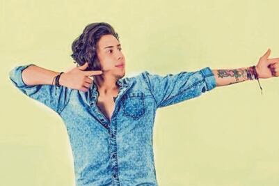 Chiflan a youtuber en presentación de telenovela