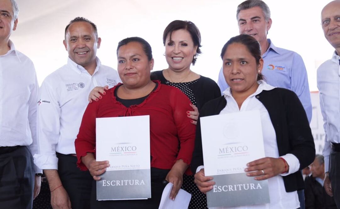 La funcionaria federal entregó escrituras a mujeres de distintas colonias de Puebla. /Especial