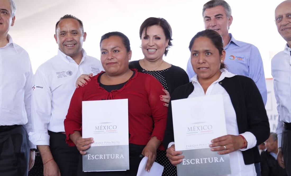 La funcionaria federal entregó escrituras a mujeres de distintas colonias de Puebla. /Especial