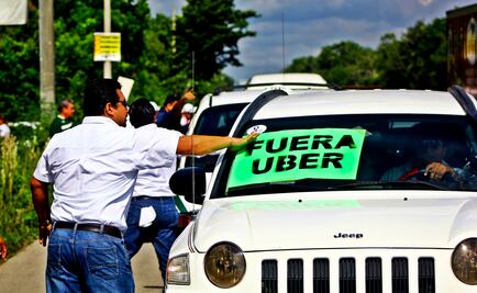 Se manifiestan taxistas contra UBER en Cancún