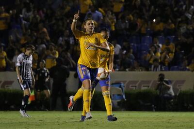 Nayeli Rángel calienta Clásico Regio