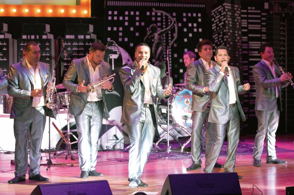 La Original Banda El Limón de Salvador Lizárraga suele tocar una vez al año en el estado; sus integrantes no creen que este tipo de música genere delincuentes (ARCHIVO EL UNIVERSAL)