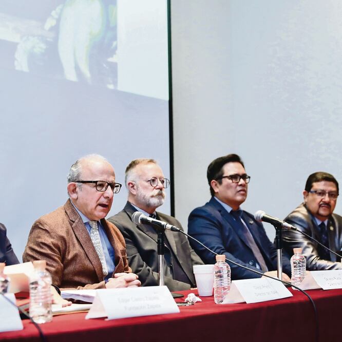 En la conferencia participaron el historiador Édgar Castro; el director del INAH, Diego Prieto; y el director del Museo Nacional de Historia, Salvador Rueda. LUCÍA GODÍNEZ. EL UNIVERSAL