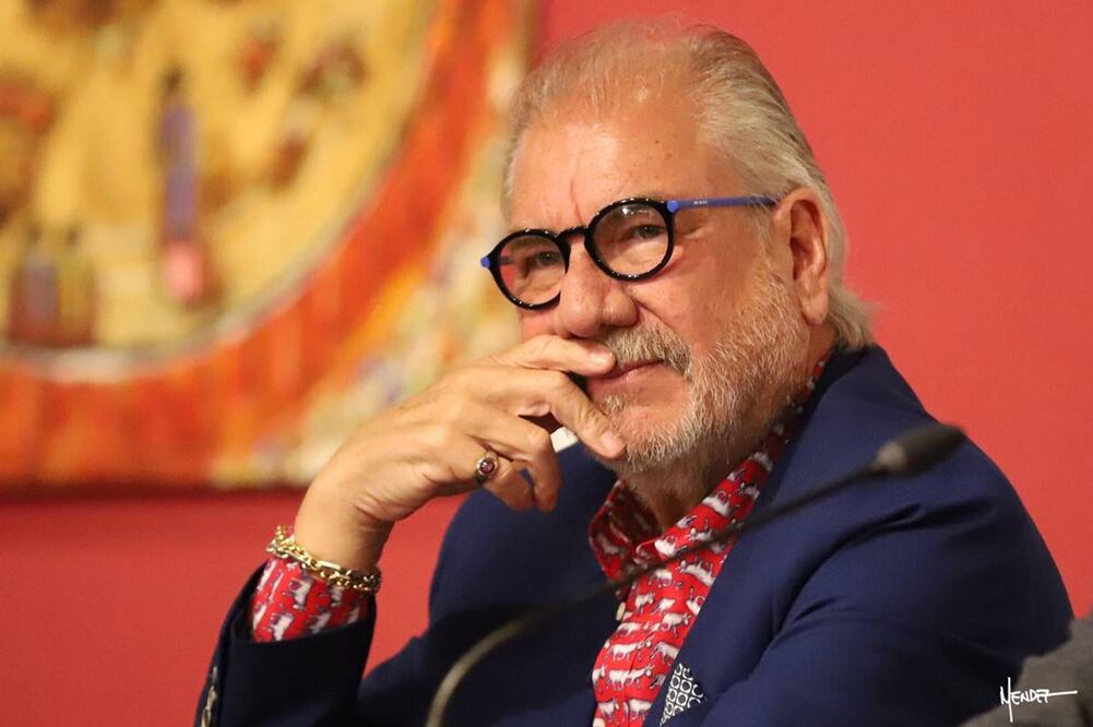 Carlos Mora presentó en la Plaza de Toros de Las Ventas, en Madrid, el libro “Por una fiesta que acallan: Coros Taurinos”. Foto: Especial
