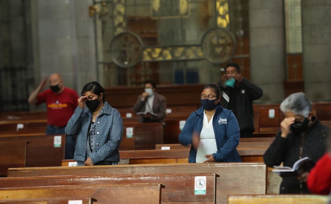 El arzobispo explicó que la ceniza se distribuirá en los atrios de las parroquias a partir del próximo 14 de febrero y será entregada en un pequeño recipiente o bolsas. Foto: Jorge Alvarado/EL UNIVERSAL