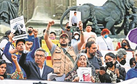 Segob debe publicar contratos de protección