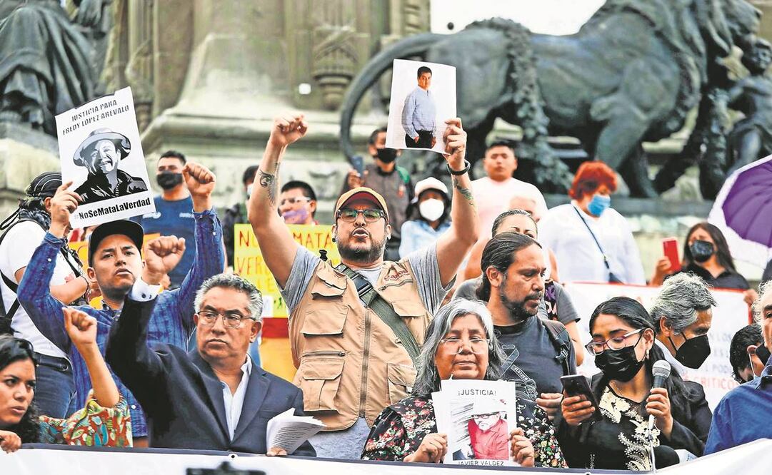 Profesionales de la información viven y desarrollan su labor en condiciones precarias, dice comisionada del Inai. 