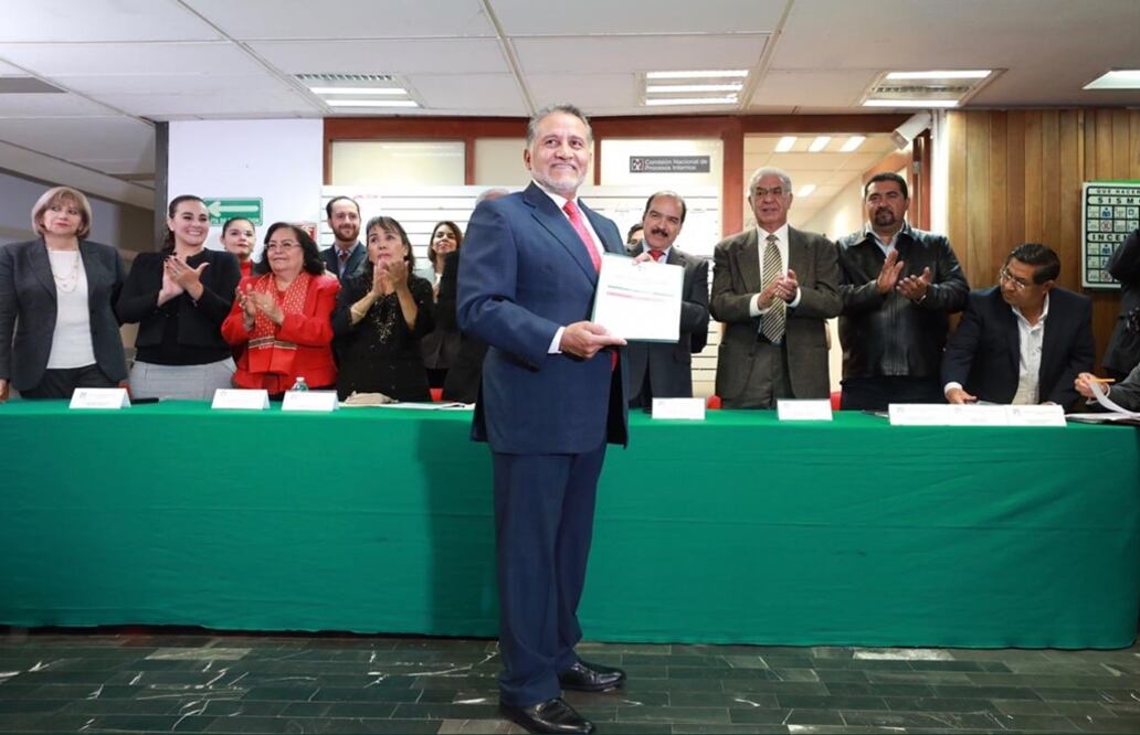 El registro se llevó a cabo este miércoles de 17:00 a 19:00 horas y solamente se presentó el jalisciense Zamora. Foto: @arturozamora