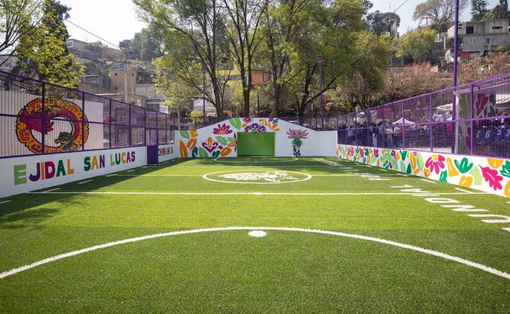 "Queremos vivir el Mundial jugando futbol en canchas nuevas; en canchas dignas a lo que merecen sus pueblos”, dijo.
Foto: Especial.