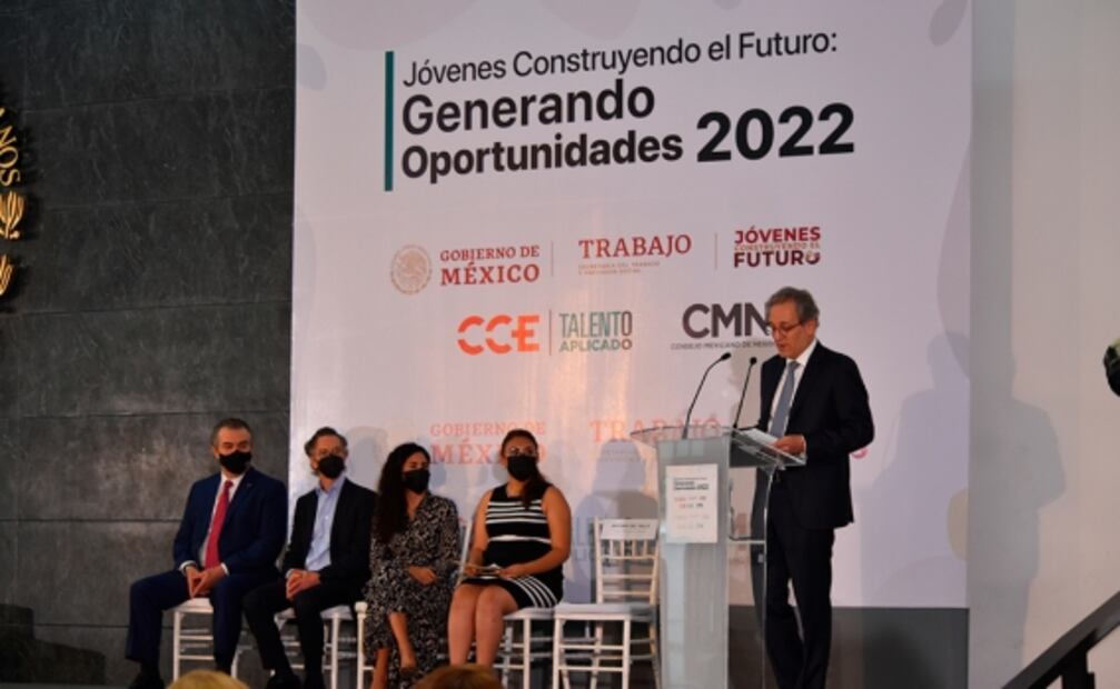 Grupo Bimbo capacita a miles de becarios e impulsa la generación de empleos