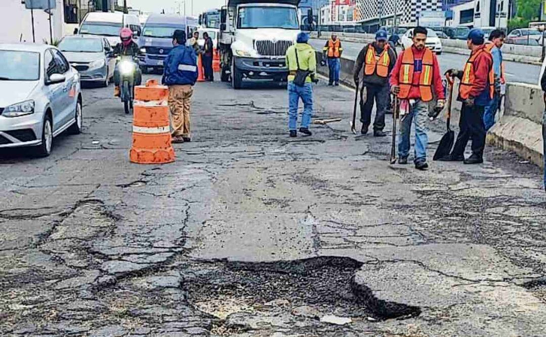 Debido a la presencia de lluvias, la carpeta asfáltica presenta desgaste, reconoció el presidente municipal. Foto: Especial