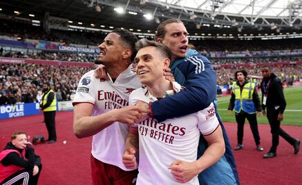 Arsenal se pone a dos victorias de conquistar la Premier League