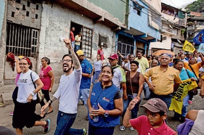 Maduro ordena regreso de militares a los cuarteles