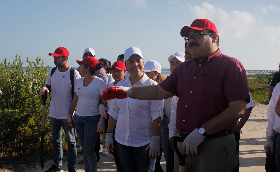 El diputado federal con licencia Jorge Carlos Ramírez Marín, inició su precampaña a Senador de la República por el PRI, en el puerto de Progreso. (FOTO: Cuauhtémoc Moreno Cabrera. EL UNIVERSAL)