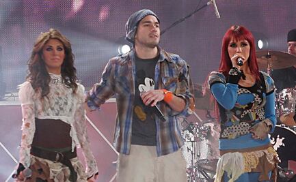 Anahí, Dulce María y miembros de RBD, de luto