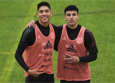 Wesley Sneijder arremete contra los mexicanos Edson Álvarez y Jorge Sánchez