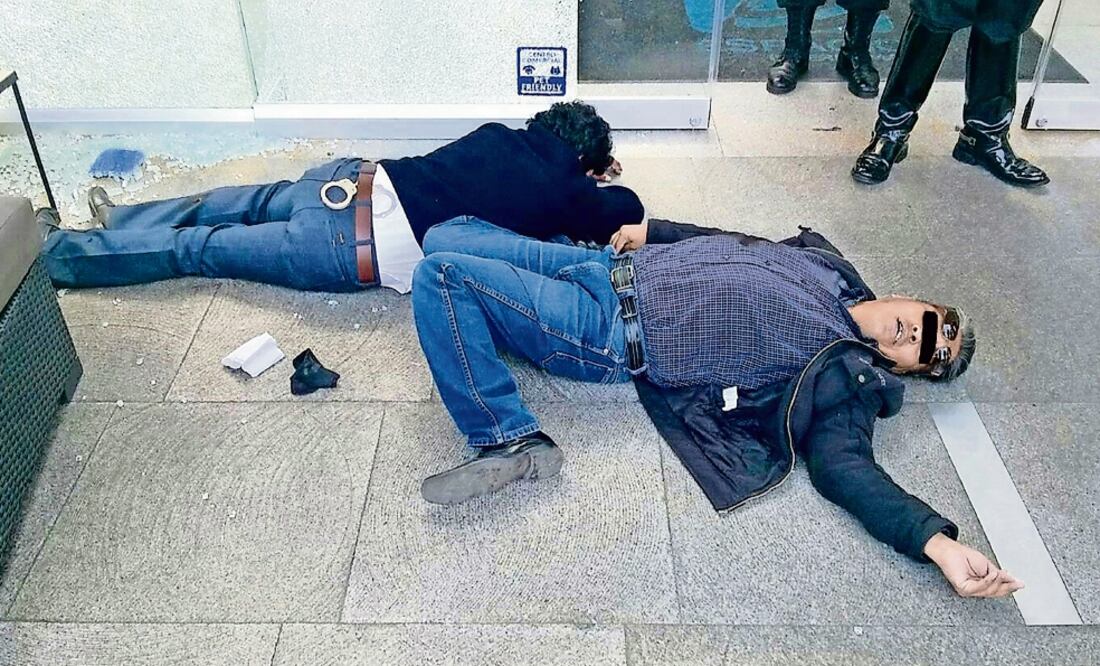 Luego de una enfrentamiento, los guardaespaldas de la víctima abatieron a uno de los presuntos asaltantes e hirieron a su cómplice. La PGJDF iniciará un proceso contra el agente que sobrevivió (ESPECIAL)