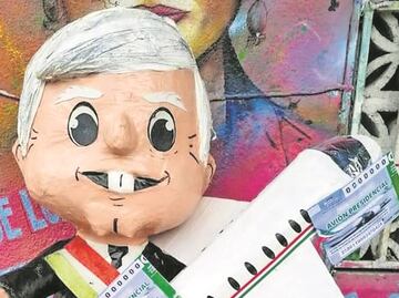 Piñata de AMLO, una de las favoritas para posadas